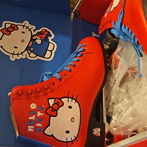 Hello, Kitty roller skates. - Picture 2 of 3